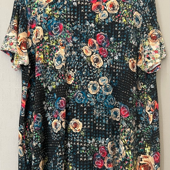 Johnny Was Forever Favorite V-neck Swing Short Sleeve Tee-Shirt - Picture 2 of 6